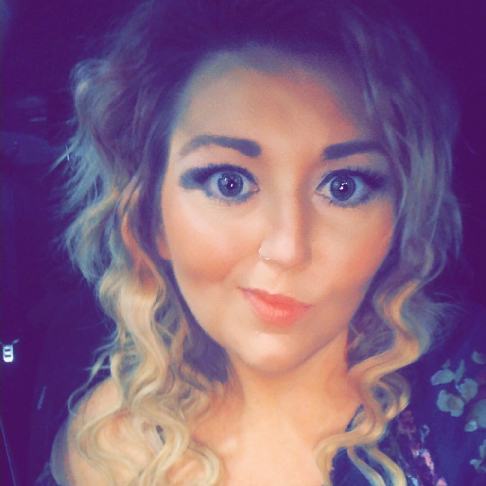 Meet your Posher, April